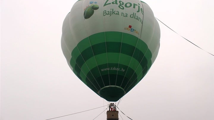 Djed Mraz u balonu.jpg