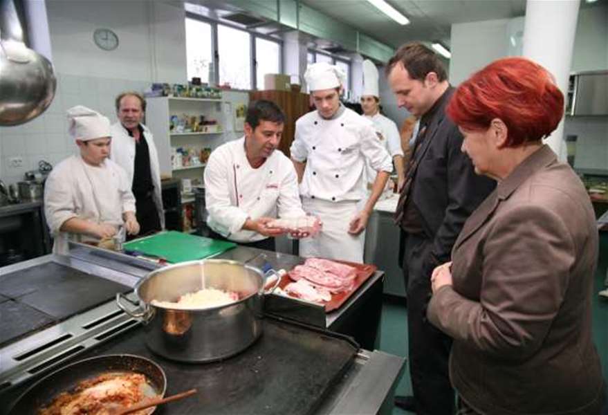 Zupan u posjeti SS Zabok.jpg