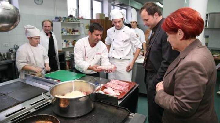 Zupan u posjeti SS Zabok.jpg