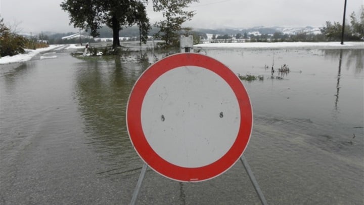 zagorje_poplava_sutla_znak zabrane.JPG