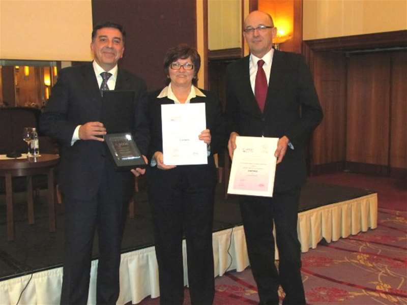 ivan hanžek s nagradom.JPG