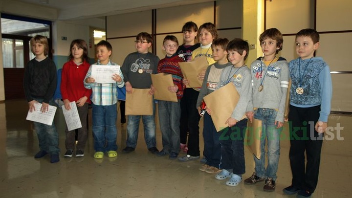 zagorje_osnovna_skola_zabok_krizic_kruzic_izlozba_09022012_08.jpg