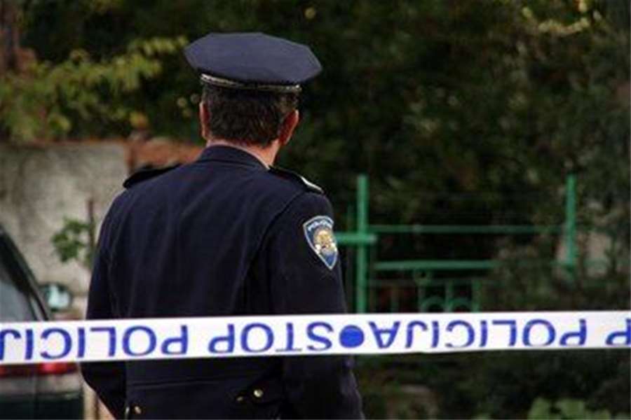 p_977305policajac.jpg